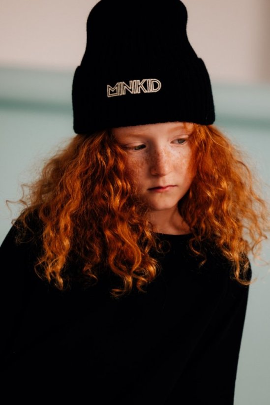 BLACK RIBBED HAT / Čierna vrúbkovaná čiapka